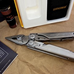 Мультитул LEATHERMAN SURGE 830165 с нейлоновым чехлом
